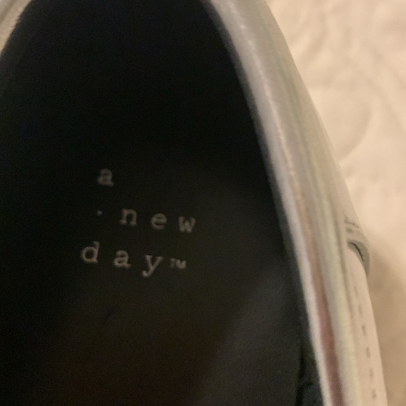 Metallic loafers NWT - Picture 9 of 11